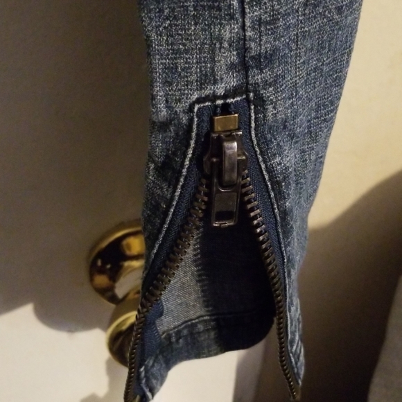 NWOT Awesome Guess Stretch Jeans - Picture 4 of 8